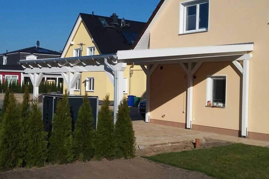 Carport Pultdach Anbau Carport neben dem Wohnhaus