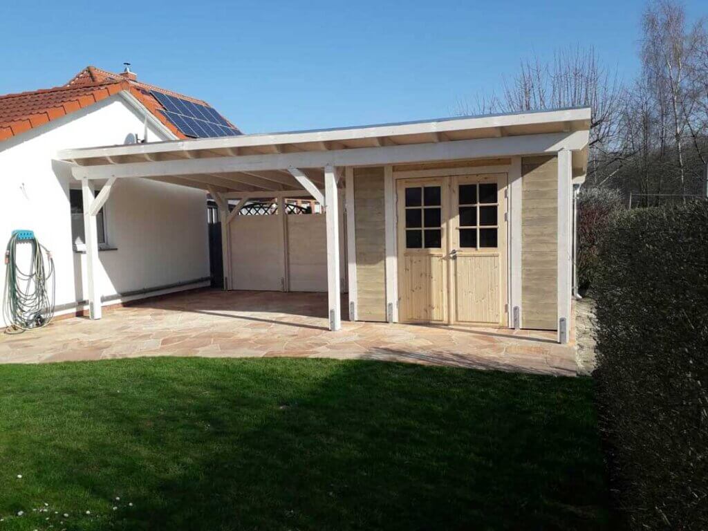 Geraeteraum-mit-Terrasse Hier werden im Geräteraum Fahrräder und vieles andere untergestellt.